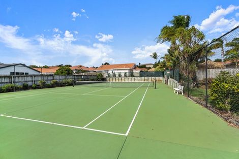 Photo of property in 31 Gillett Place, Botany Downs, Auckland, 2014