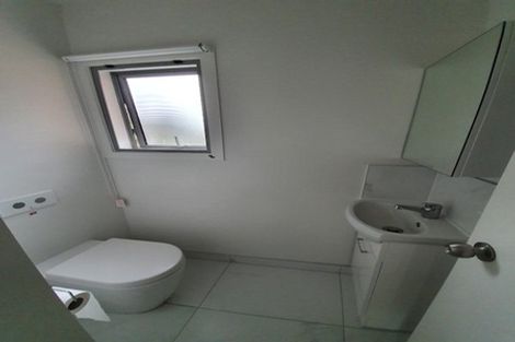 Photo of property in 3/104 East Coast Road, Forrest Hill, Auckland, 0620