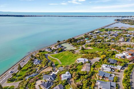Photo of property in 4 The Brae, Mount Pleasant, Christchurch, 8081