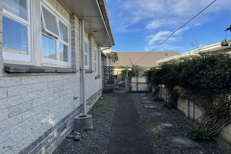 Photo of property in 2/210 Grove Road, Mayfair, Hastings, 4122