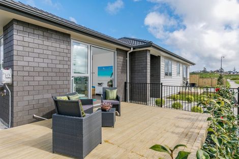Photo of property in 42 Schoolside Road, Kumeu, 0810