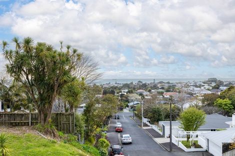 Photo of property in 8 Barton Street, Strandon, New Plymouth, 4312