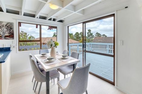 Photo of property in 42 Glenbervie Crescent, Massey, Auckland, 0614