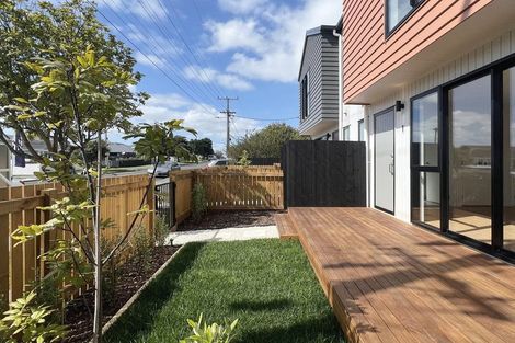 Photo of property in 1/17 Rewarewa Road, Te Atatu Peninsula, Auckland, 0610
