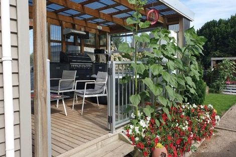 Photo of property in 28 Hadfield Street, Patea, 4520