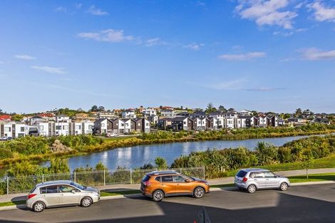 Photo of property in 18 Owen Chapman Drive, Red Beach, 0932