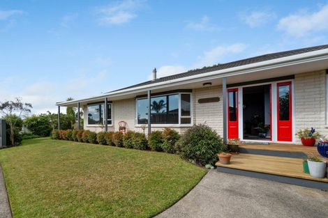 Photo of property in 33 Heta Road, Highlands Park, New Plymouth, 4312