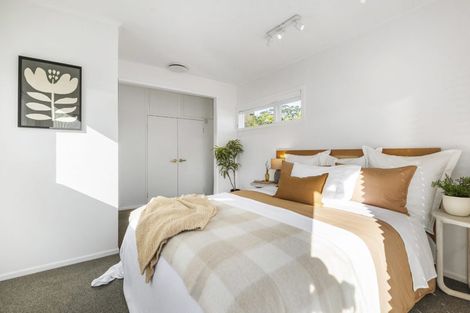 Photo of property in 1/13 Howard Road, Northcote, Auckland, 0627