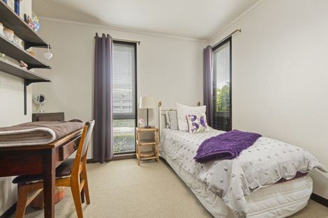 Photo of property in 14 Rakino Place, Awapuni, Palmerston North, 4412