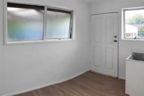 Photo of property in 32 Becker Drive, Weymouth, Auckland, 2103