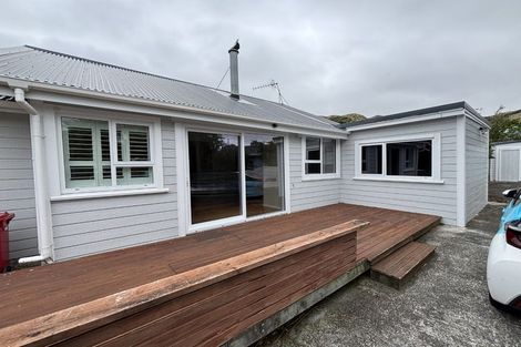 Photo of property in 2 Te Pari Pari Road, Pukerua Bay, 5026
