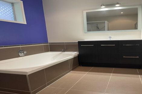 Photo of property in 4 Geoffrey Road, Torbay, Auckland, 0630