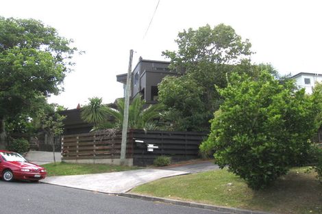 Photo of property in 2/31 Heathcote Road, Castor Bay, Auckland, 0620