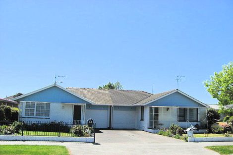Photo of property in 320 Memorial Avenue, Burnside, Christchurch, 8053