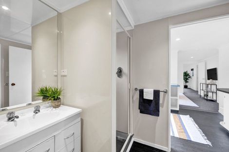 Photo of property in 117 Awanui Street, Merrilands, New Plymouth, 4312