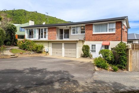Photo of property in 16 Utauta Street, Waikanae, 5036