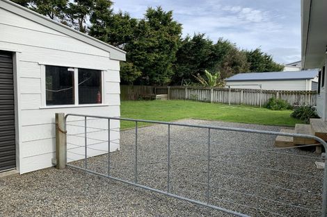 Photo of property in 100 Queens Road, Waikanae Beach, Waikanae, 5036