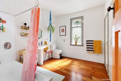 Photo of property in 18 Sugarloaf Road, Brooklyn, Wellington, 6021