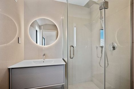 Photo of property in 5 Glendhu Road, Bayview, Auckland, 0629