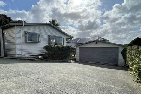 Photo of property in 39 Amberley Avenue, Te Atatu South, Auckland, 0610