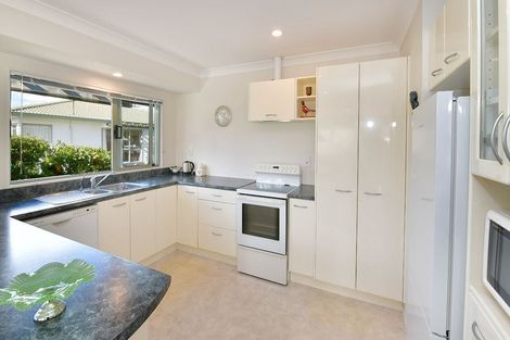 Photo of property in 2/28 Awaroa Road, Helensville, 0800