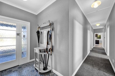 Photo of property in 330 South Road, Hawera, 4610