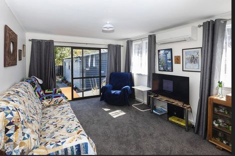 Photo of property in 100 Middlepark Road, Sockburn, Christchurch, 8042