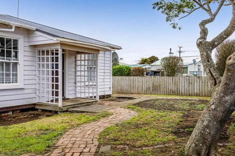 Photo of property in 604 Haowhenua Place, Hawera, 4674