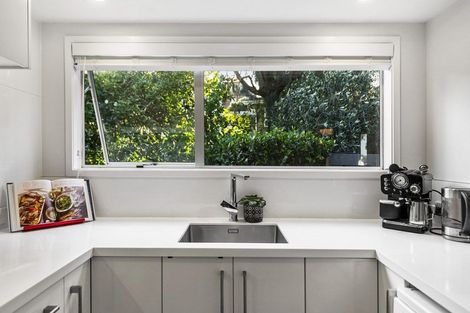 Photo of property in 1/6 Phillipa Place, Browns Bay, Auckland, 0630