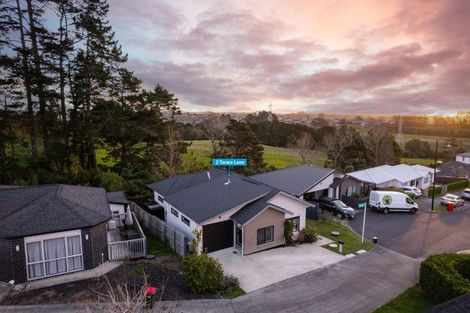 Photo of property in 2 Tarara Lane, Kumeu, 0810