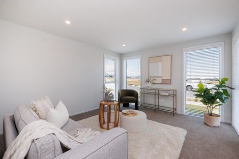 Photo of property in 68 Atlantic Drive, Fitzherbert, Palmerston North, 4410