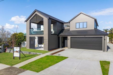 Photo of property in 9a Kowhai Street, Tawa, Wellington, 5028