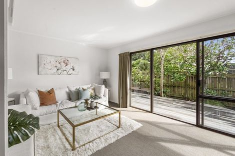 Photo of property in 2/5 Hanlon Crescent, Narrow Neck, Auckland, 0624