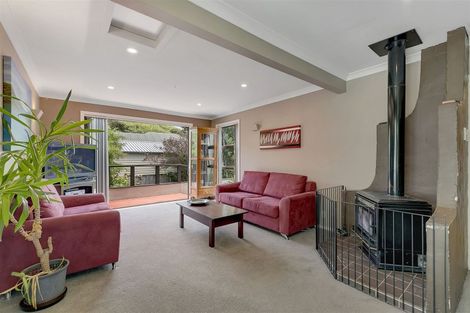 Photo of property in 21 Te Arataura Street, Takapuwahia, Porirua, 5022