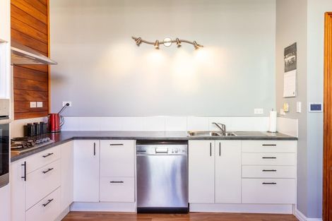 Photo of property in 16 Ross Street, Woodville, 4920