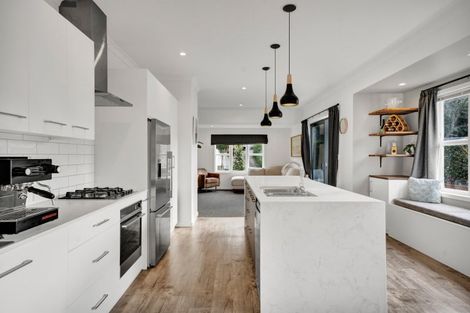 Photo of property in 15 Bracken Street, New Plymouth, 4310