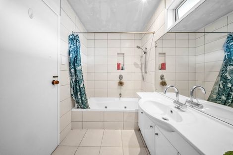 Photo of property in 8 Tawa Place, Waiuku, 2123