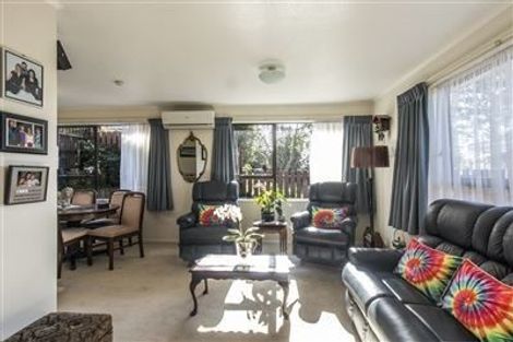 Photo of property in 4f2 Stewart Drive, Newlands, Wellington, 6037