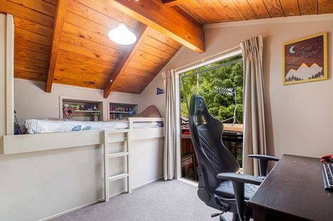 Photo of property in 15 Kaurimu Rise, Titirangi, Auckland, 0604