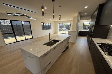 Photo of property in 21 Catalina Avenue, Rosehill, 2113