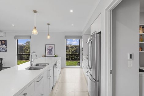 Photo of property in 129 Aviemore Drive, Highland Park, Auckland, 2010