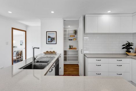 Photo of property in 137/1b Seaview Road, Westown, New Plymouth, 4310