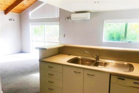 Photo of property in 2/9 Grenadine Place, Unsworth Heights, Auckland, 0632