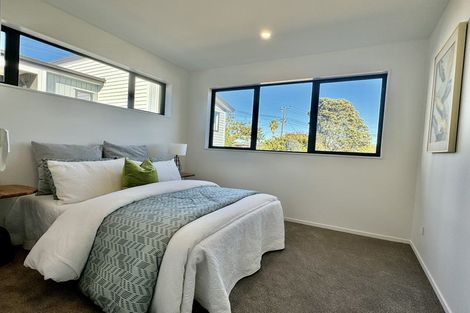 Photo of property in 2/143 Carlisle Road, Northcross, Auckland, 0632