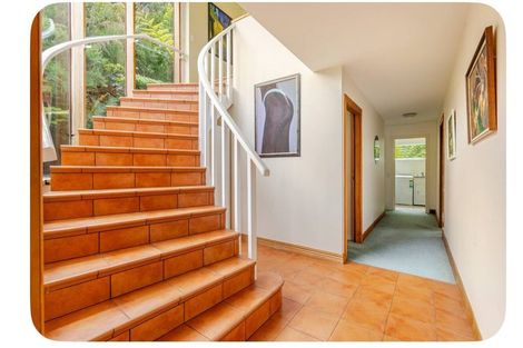 Photo of property in 5 Whiorau Grove, Lowry Bay, Lower Hutt, 5013