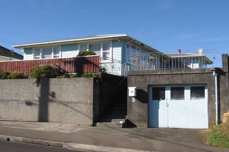 Photo of property in 19 Spenmoor Street, Newlands, Wellington, 6037