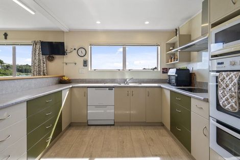 Photo of property in 2 Waterford Drive, Churton Park, Wellington, 6037