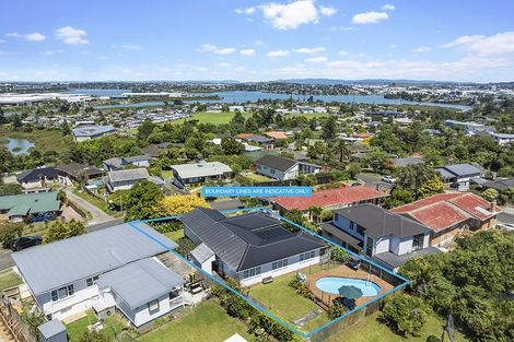 Photo of property in 23 Ellesmere Crescent, Pakuranga Heights, Auckland, 2010