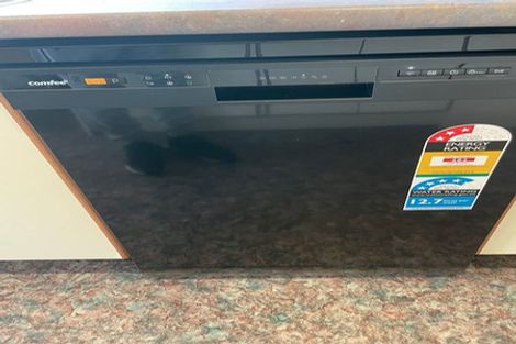 Photo of property in 146 Mark Avenue, Grenada Village, Wellington, 6037