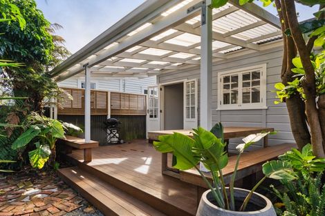 Photo of property in 14 Root Street, Gisborne, 4010